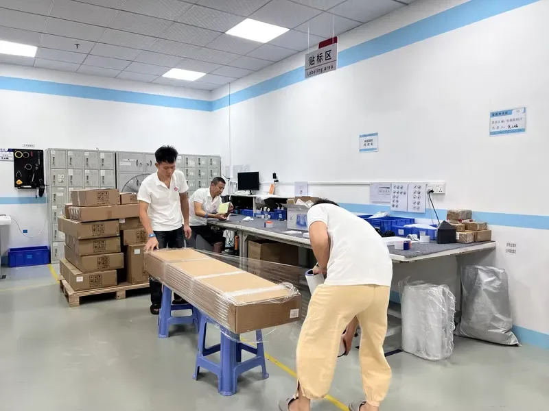 质检员扫描批次追溯码场景 — 红光治疗有用吗